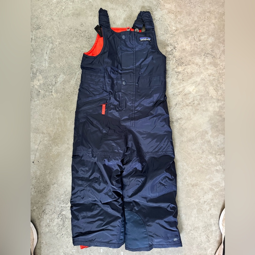 Patagonia kids snowsuit - Like New
4T